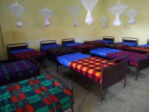 Nieuwe bedden - Caraes Butare Rwanda